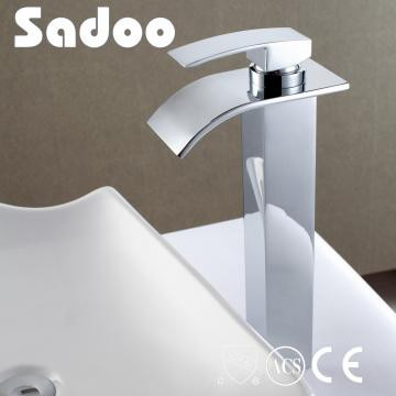 Flat Single Handle Deck Mounted Waterfall Basin Faucet